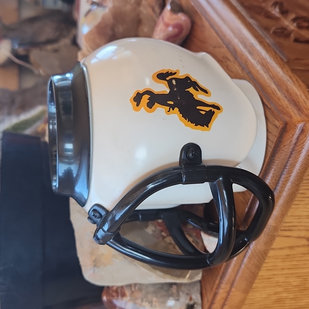 University of Wyoming Cowboys 🤠 Plastic 10oz Helmet Cup EUC